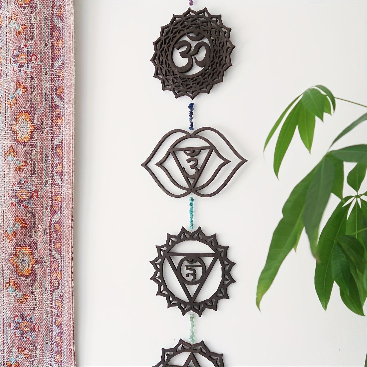 Arte mural de madera con chakras: decoración para salas de yoga